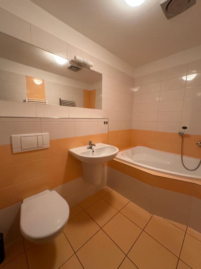 Apartman Ab Kryte Parkovani Zdarma تشيسكي بوديوفيتسه المظهر الخارجي الصورة